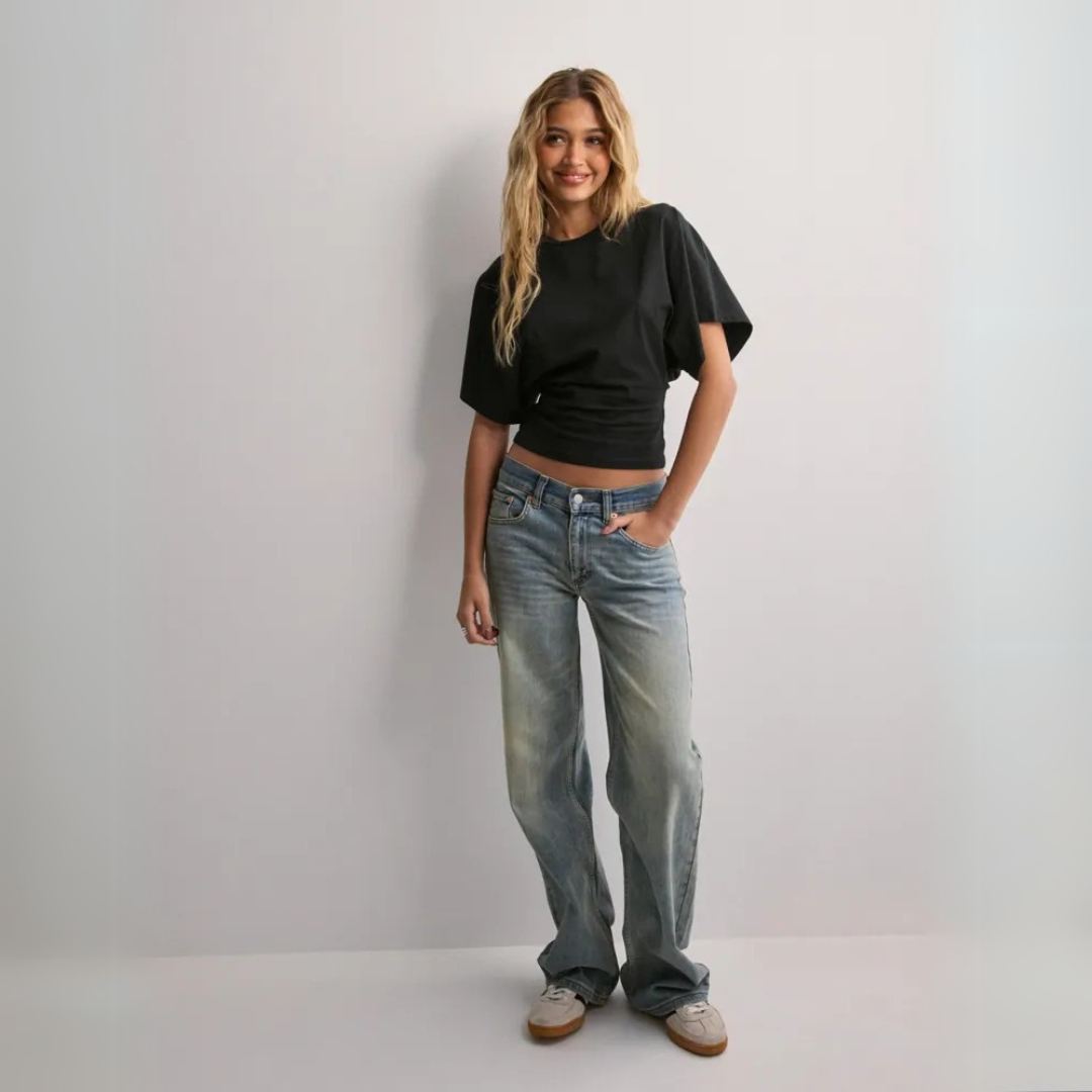 ANANEA | T-SHIRT MED VID ÄRM