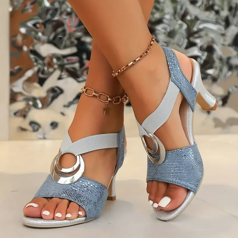 Jasmina – Eleganta Pumps med Remmar och Dekorativ Spänne