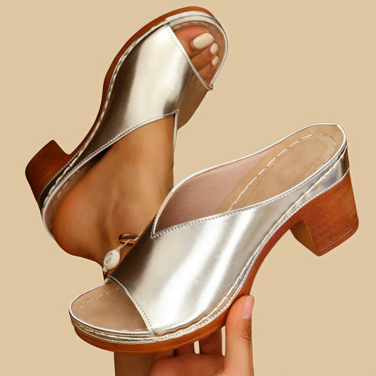 Sorina – Ortopedisk sandal med tjock klack