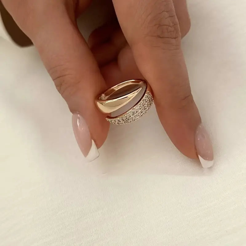 Elegant Guld Ring med Glittrande Stenar